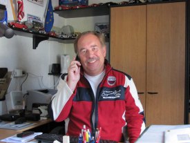 Hans Zimmer am Telefon Der Chef vom Autohaus Zimmer